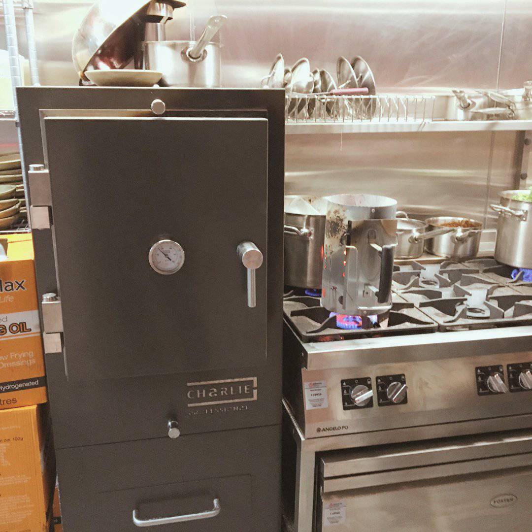 charlie-oven-professional-holzkohleofen-black-peppercorn-profi image 2