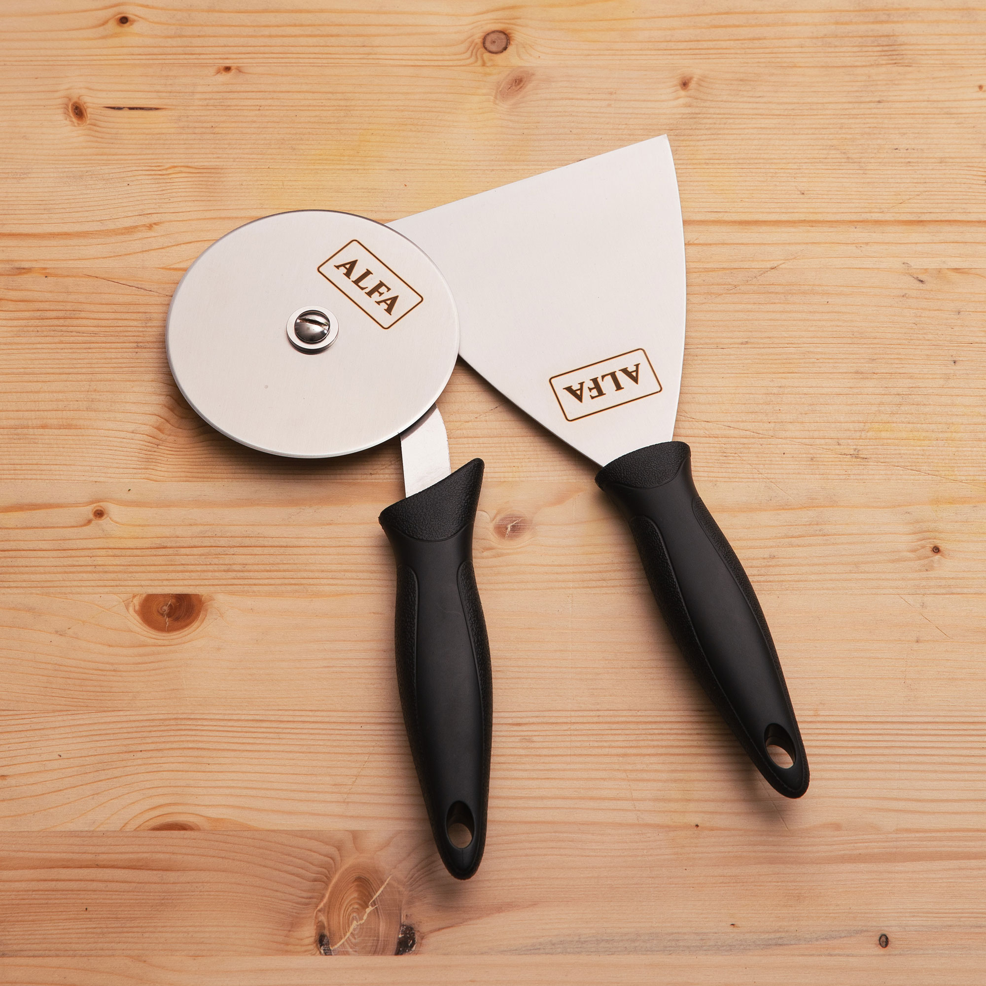 alfa-forni-pizzaschneider-edelstahl-mit-rutschfestem-griff image 2